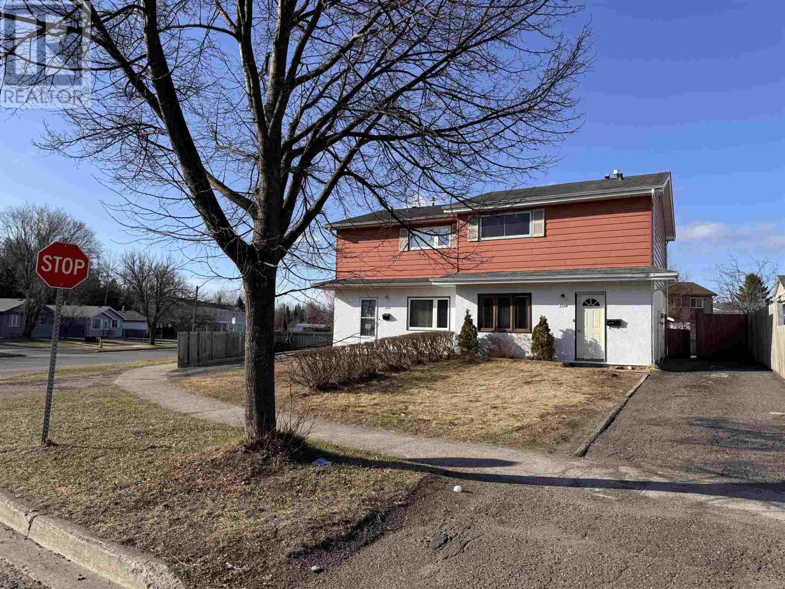 Property at 490 Lanark CRES image 3