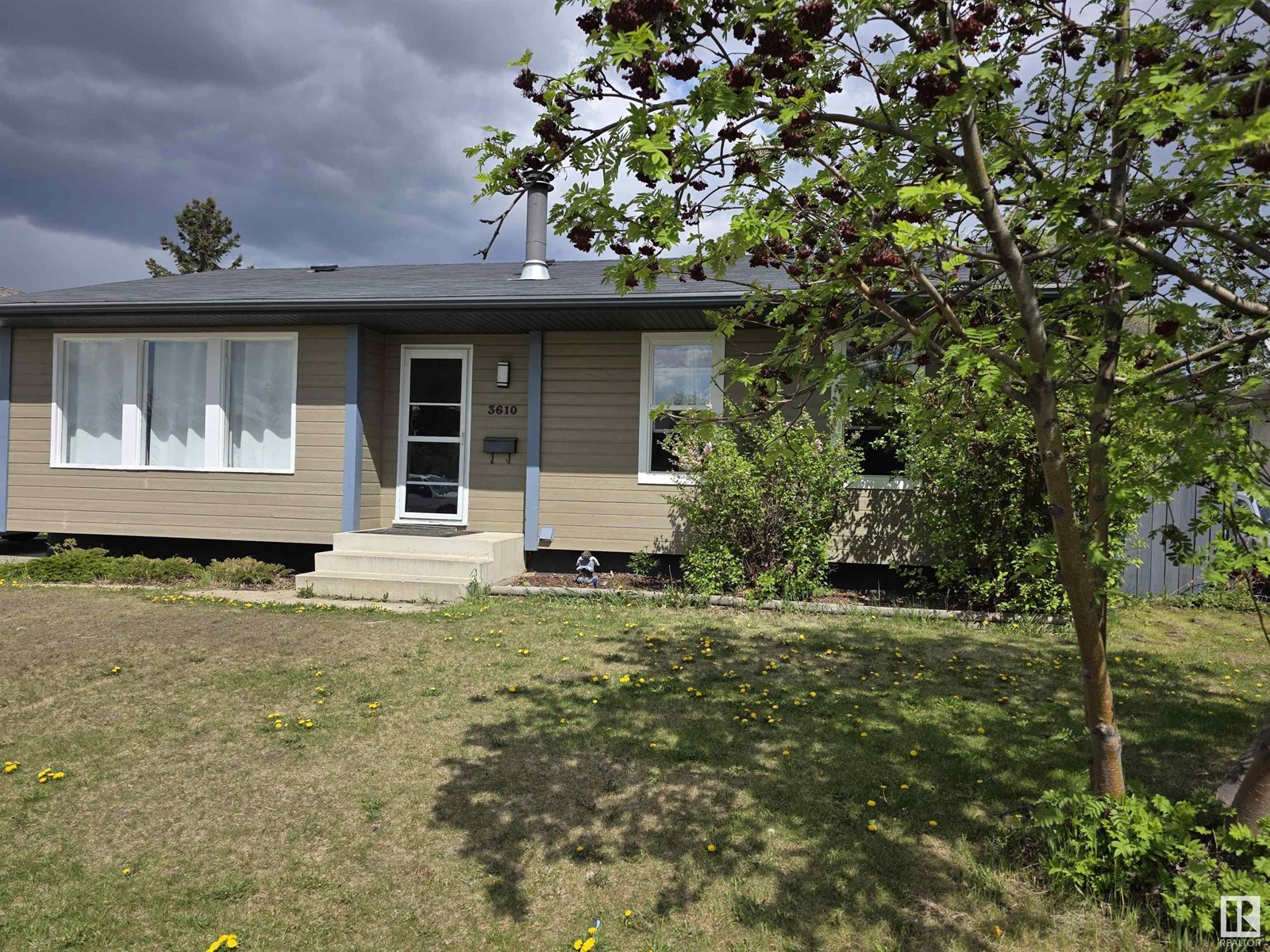 Property at 3610 37 AV image 1