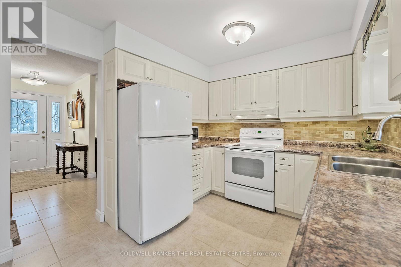 148 Bayshore Drive, Ramara, Ontario  L0K 1B0 - Photo 12 - S12082694