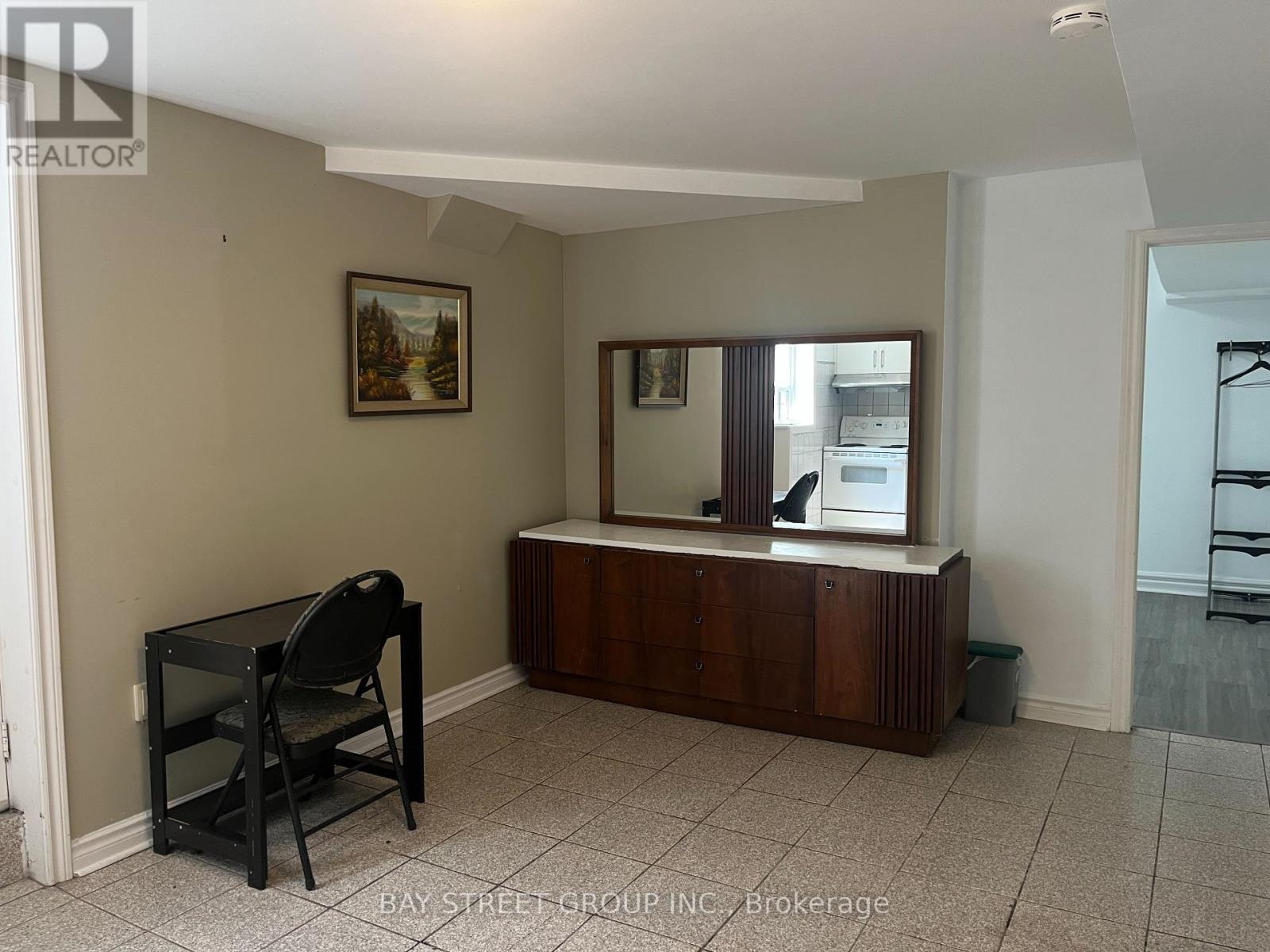 10 Benalto Road, Toronto, Ontario  M6A 2R8 - Photo 5 - W12152078