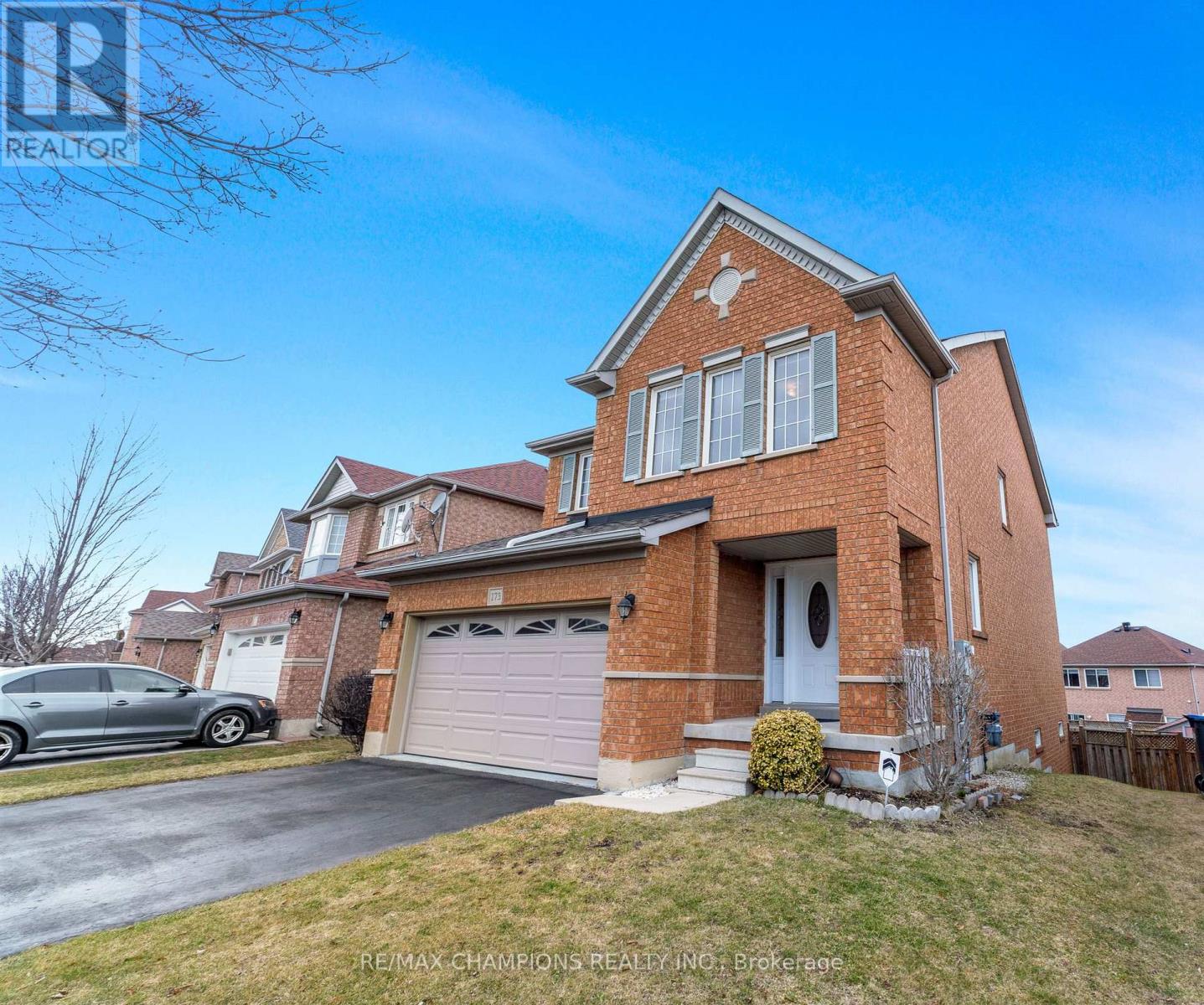 173 Sunny Meadow Boulevard, Brampton, Ontario  L6R 2Z2 - Photo 2 - W12047054
