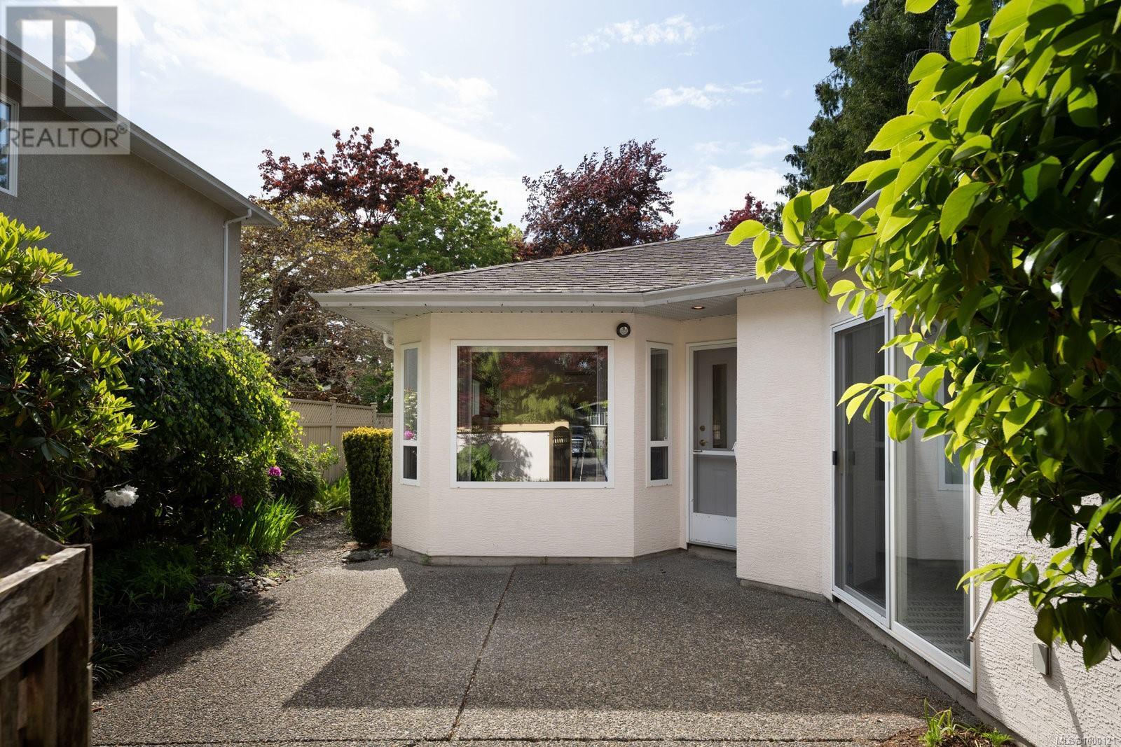 Property at 10216 Almond St image 2