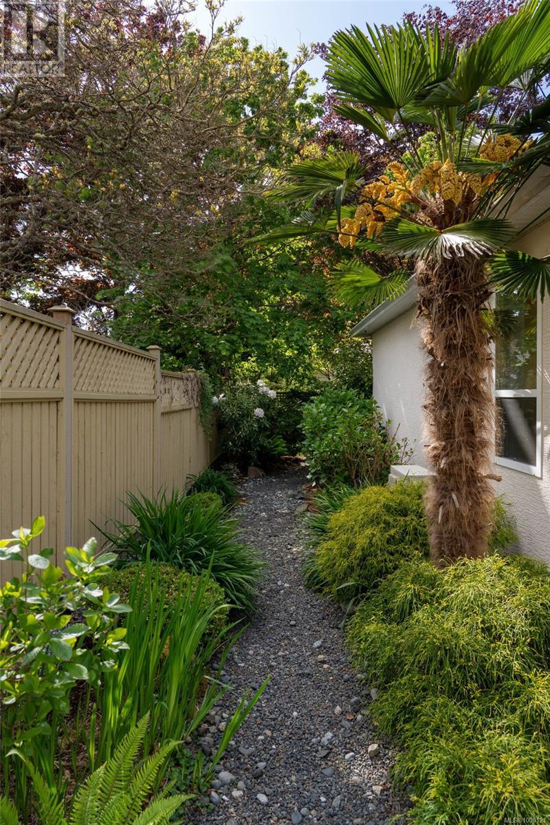 10216 Almond St, Sidney, British Columbia  V8L 3N3 - Photo 26 - 1000121