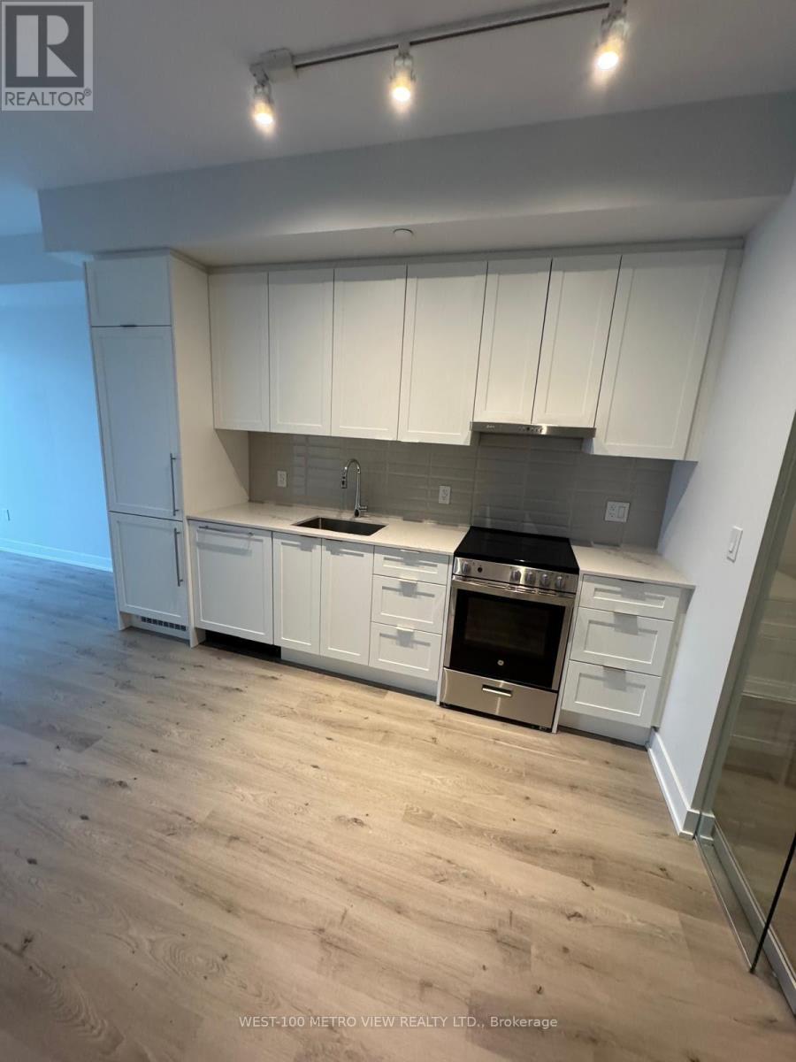 1609 - 430 Square One Drive, Mississauga, Ontario  L5B 0L6 - Photo 4 - W12135887