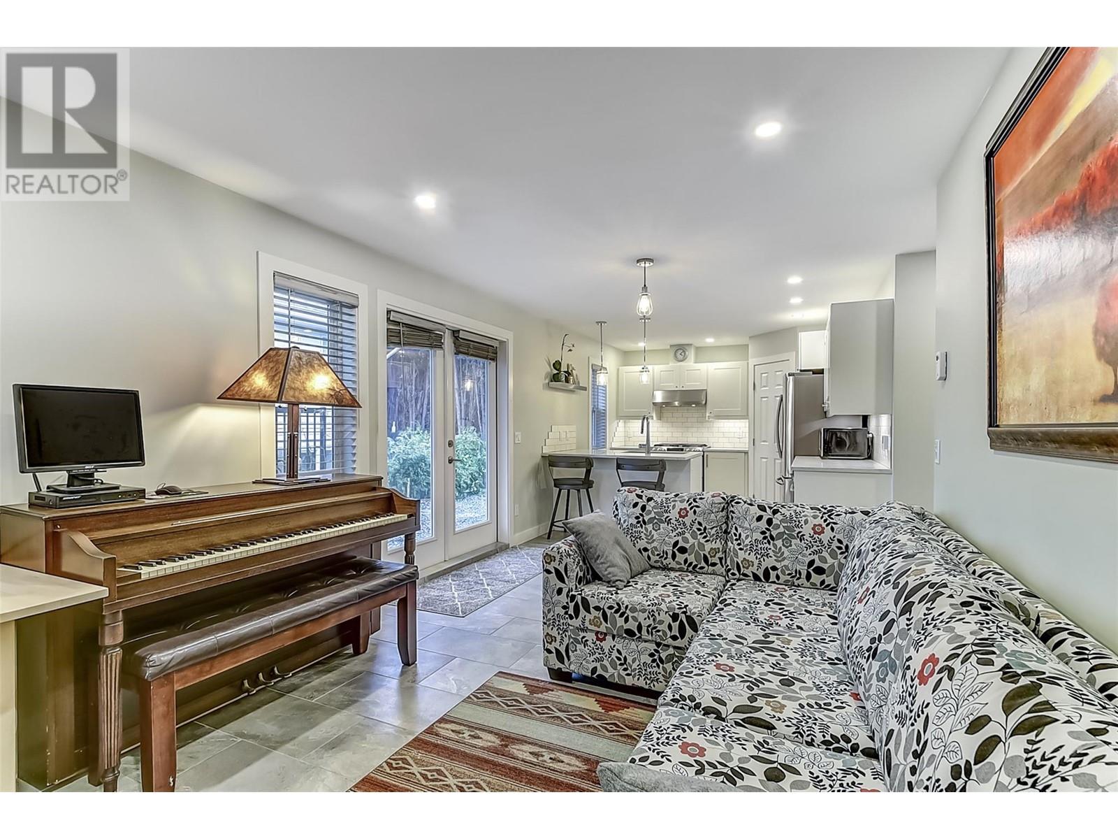2202 Aberdeen Street Kelowna Photo 7