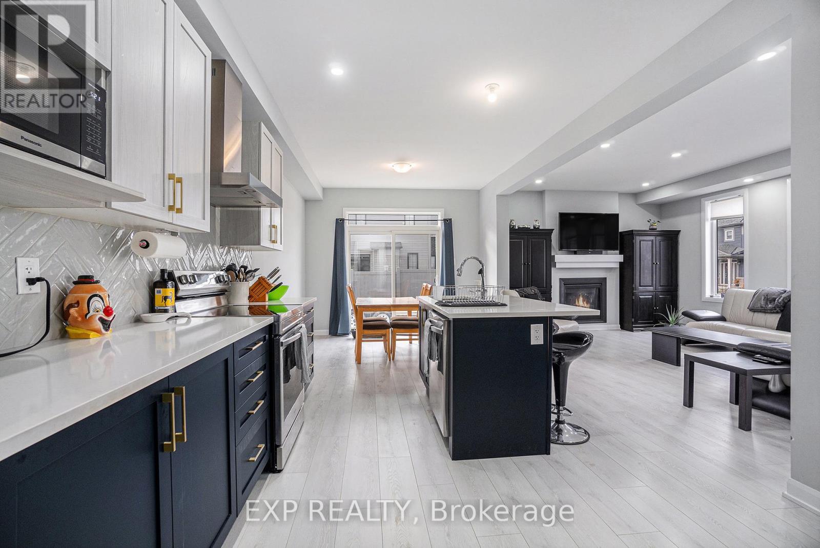 796 Cappamore Drive, Ottawa, Ontario  K2J 6V6 - Photo 5 - X12152150