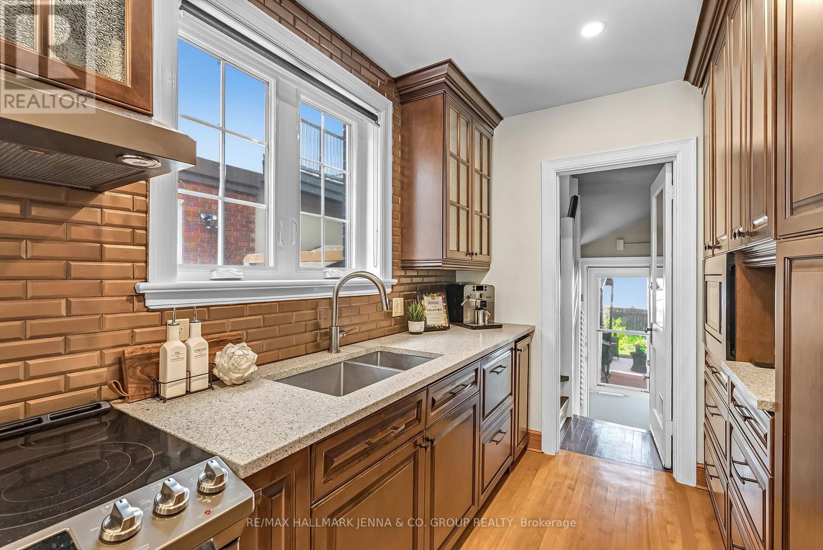 217 Glebe Avenue, Ottawa, Ontario  K1S 2C8 - Photo 5 - X12152187
