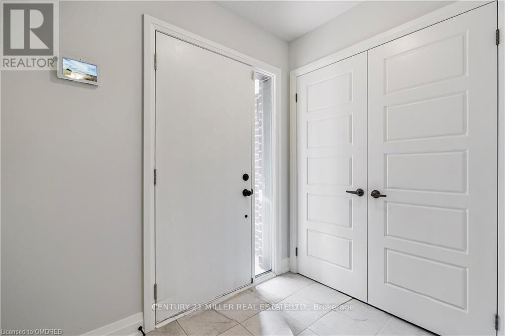 2463 Belt Lane, Oakville, Ontario  L6M 5L9 - Photo 2 - W12144412