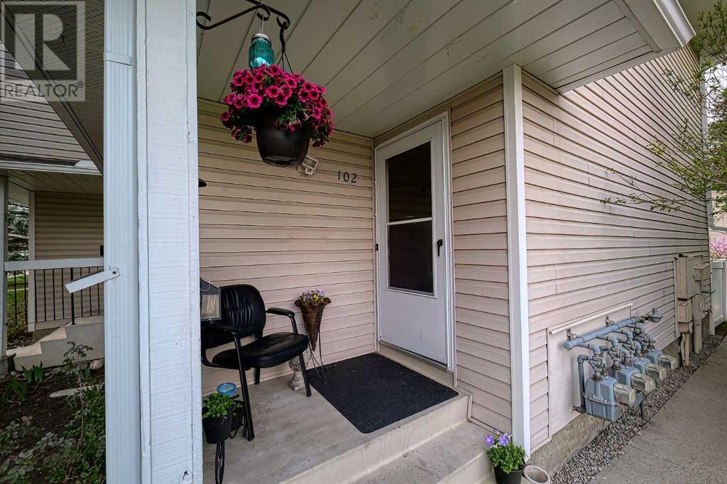 Property at 102 Woodsman Lane SW image 3