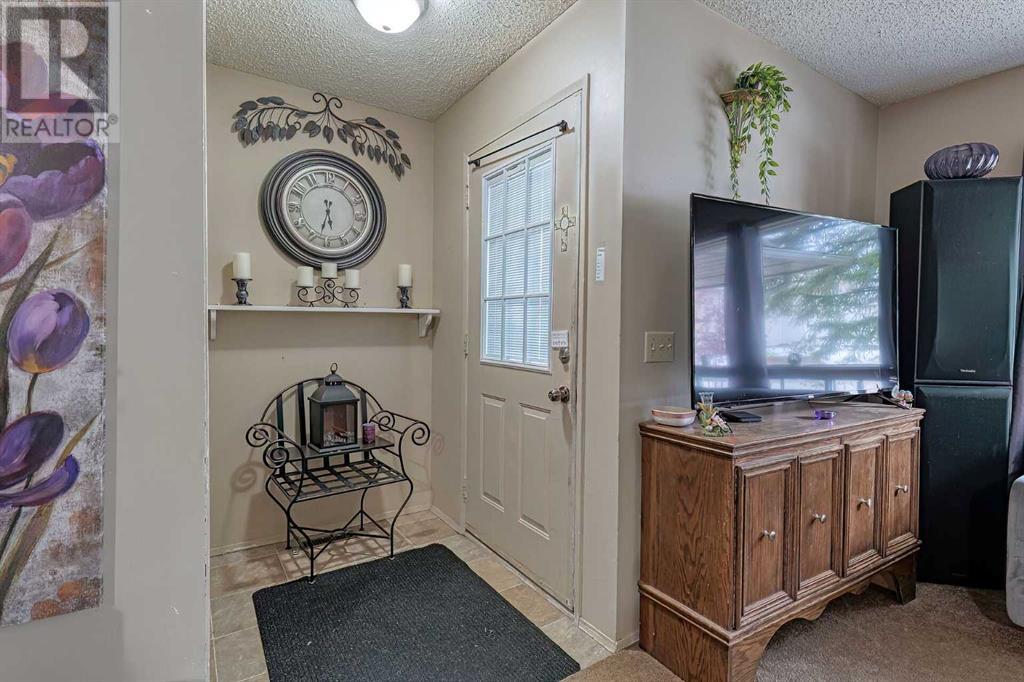 Property at 102 Woodsman Lane SW image 4