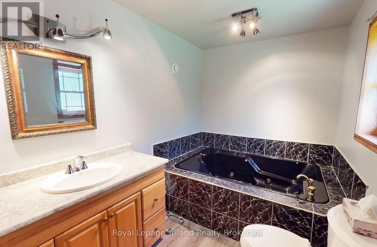 1980 West Quarter Line Road, Norfolk, Ontario  N0E 1G0 - Photo 15 - X12152251
