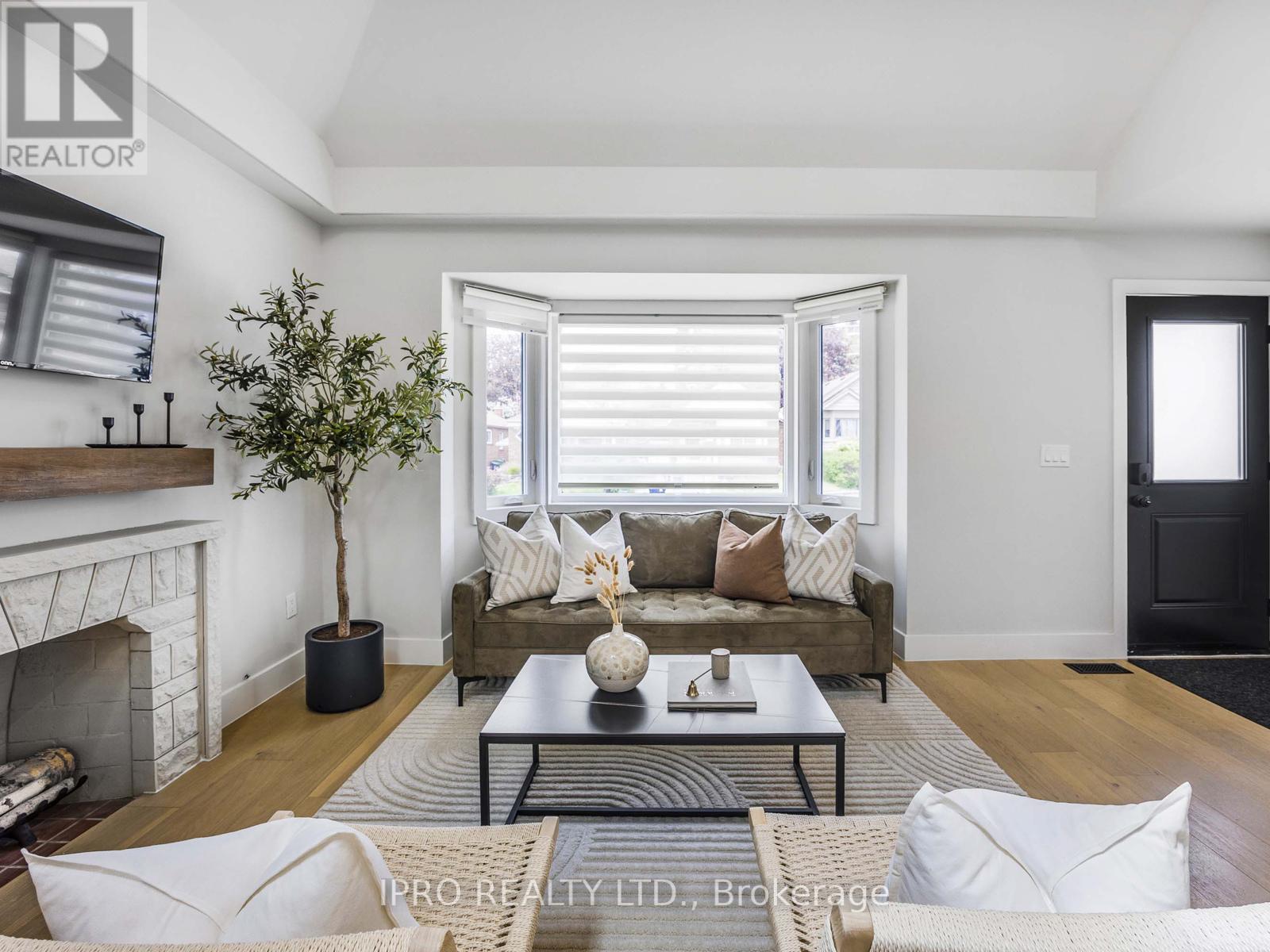 259 Floyd Avenue, Toronto, Ontario  M4J 2J4 - Photo 7 - E12151925