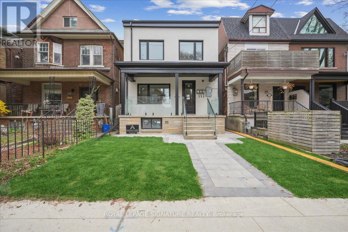 UPPER - 647 SHAW STREET, Toronto, Ontario