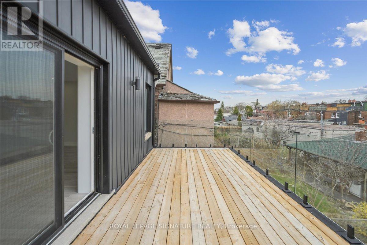 Upper - 647 Shaw Street, Toronto, Ontario  M6G 3L8 - Photo 10 - C12152145