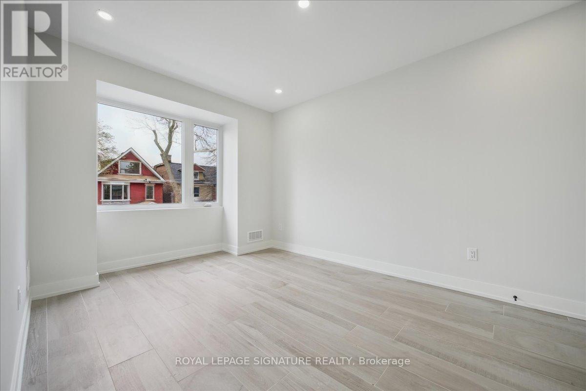 Upper - 647 Shaw Street, Toronto, Ontario  M6G 3L8 - Photo 11 - C12152145