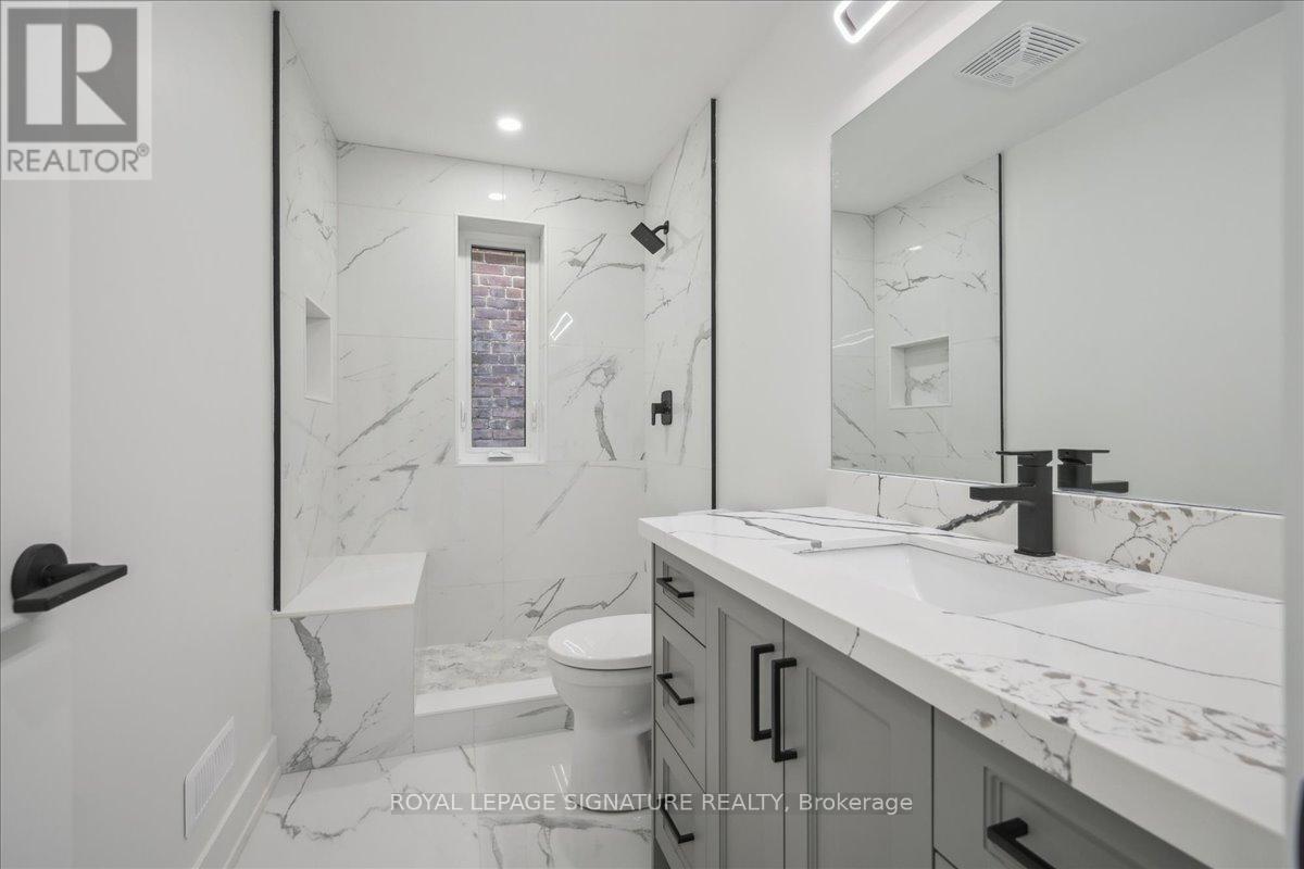 Upper - 647 Shaw Street, Toronto, Ontario  M6G 3L8 - Photo 12 - C12152145
