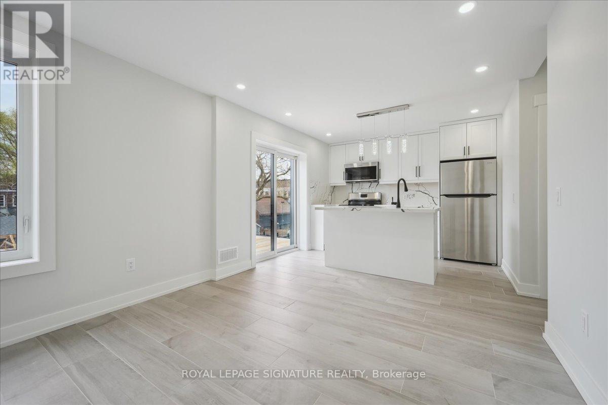 Upper - 647 Shaw Street, Toronto, Ontario  M6G 3L8 - Photo 2 - C12152145
