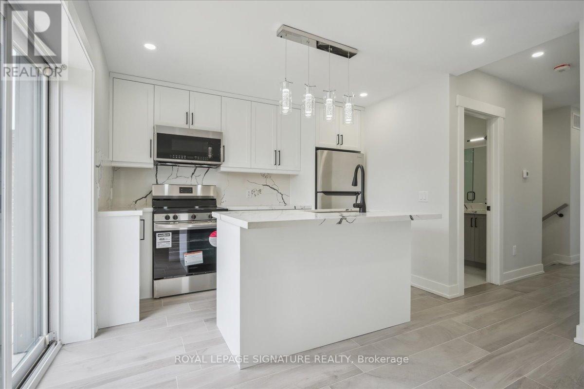 Upper - 647 Shaw Street, Toronto, Ontario  M6G 3L8 - Photo 6 - C12152145