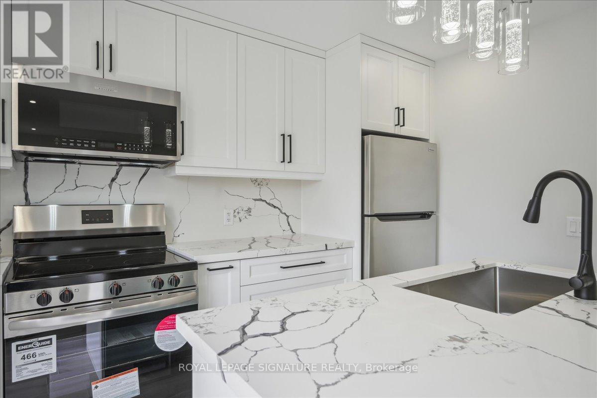 Upper - 647 Shaw Street, Toronto, Ontario  M6G 3L8 - Photo 7 - C12152145