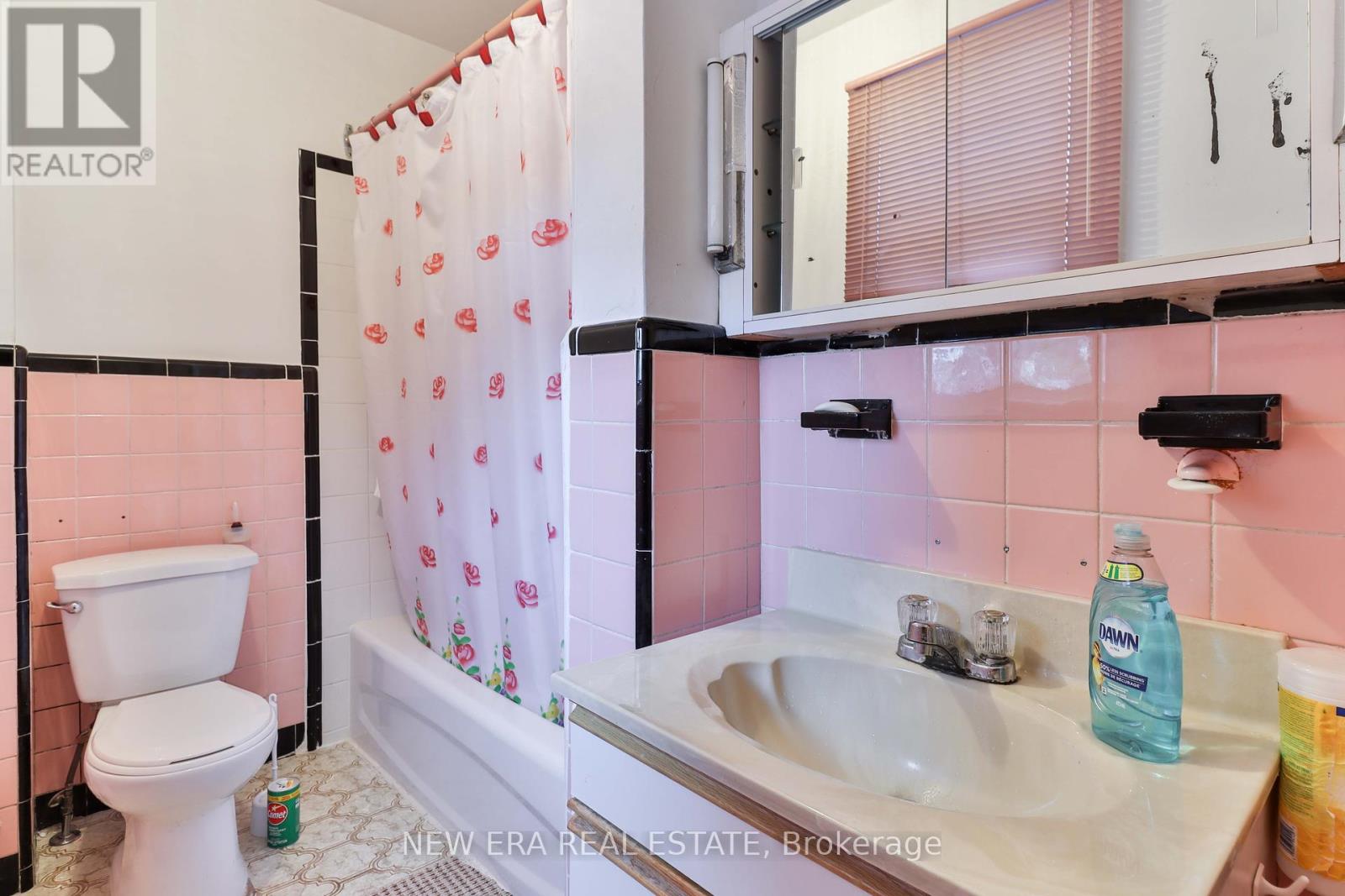 27 Dell Park Avenue, Toronto, Ontario  M6B 2T5 - Photo 22 - C12152231