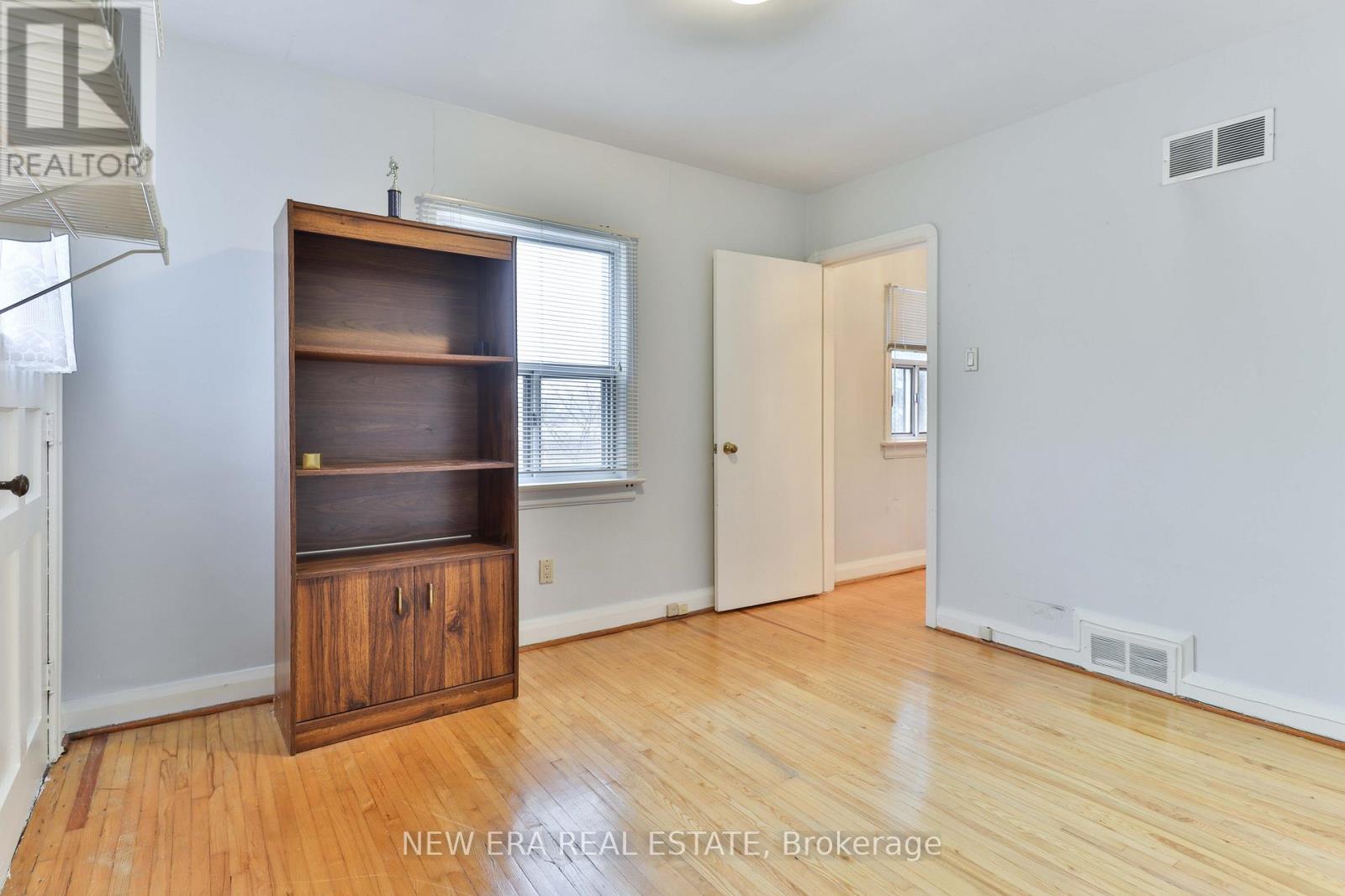 27 Dell Park Avenue, Toronto, Ontario  M6B 2T5 - Photo 24 - C12152231