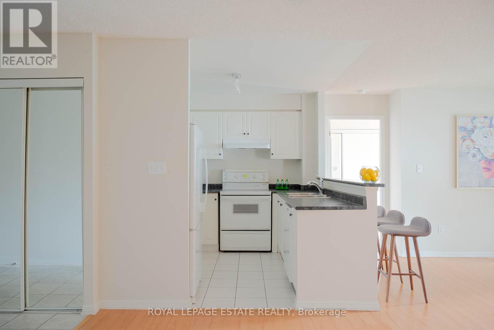 1715 - 23 Lorraine Drive, Toronto, Ontario  M2N 6Z6 - Photo 2 - C12152264