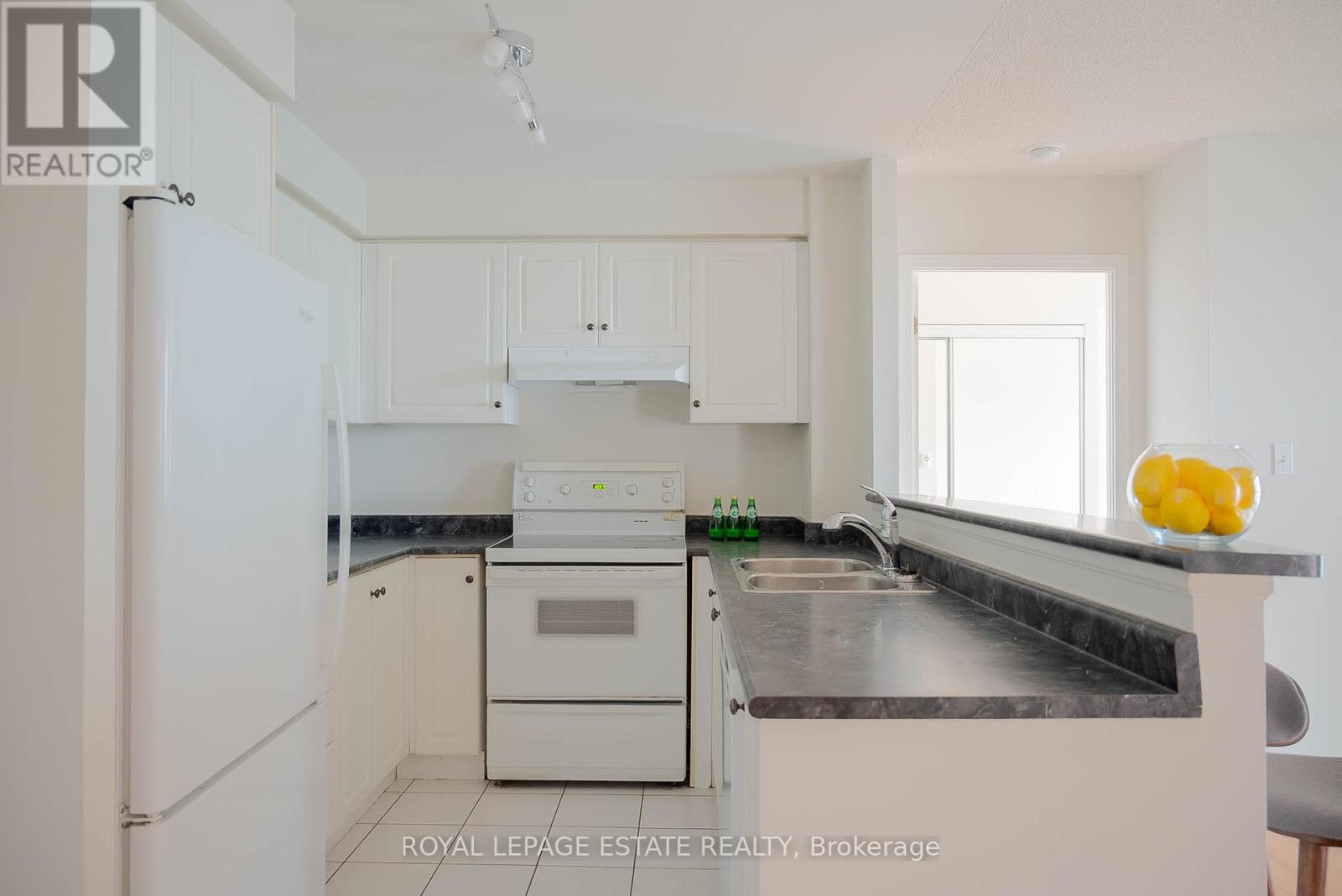 1715 - 23 Lorraine Drive, Toronto, Ontario  M2N 6Z6 - Photo 5 - C12152264