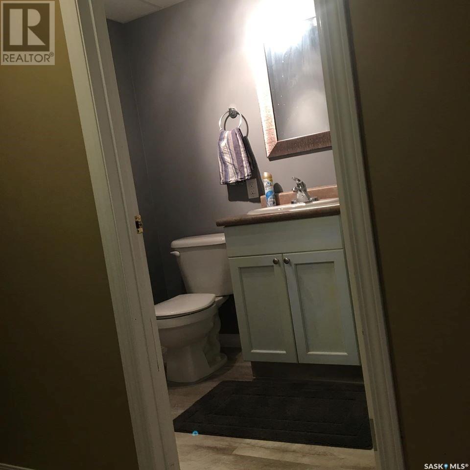 216 Dominion Road, Assiniboia, Saskatchewan  S0H 0B0 - Photo 10 - SK006093