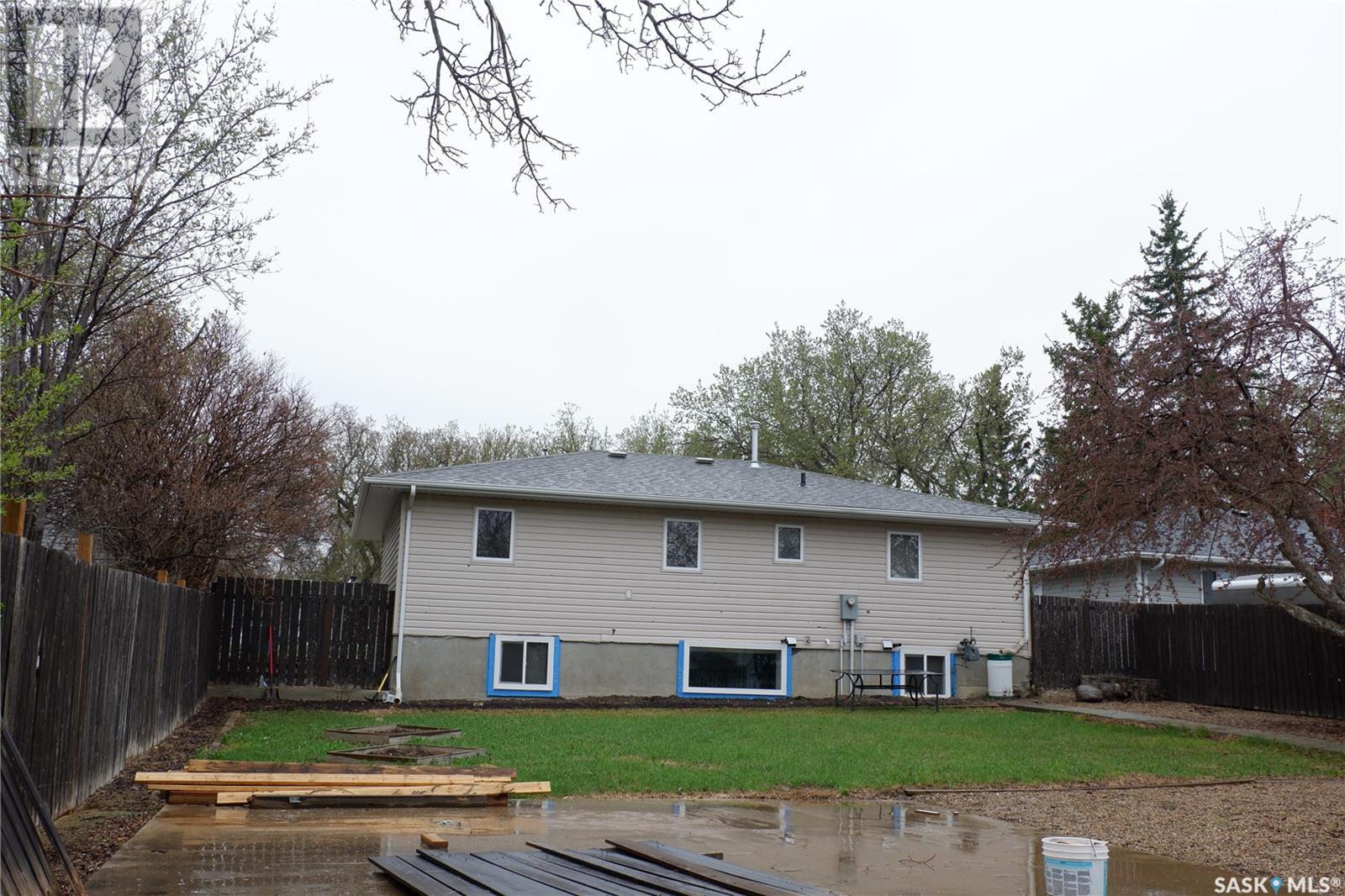 216 Dominion Road, Assiniboia, Saskatchewan  S0H 0B0 - Photo 19 - SK006093