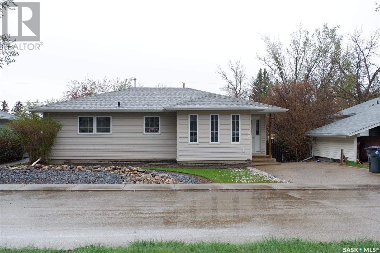 216 Dominion Road, Assiniboia, Saskatchewan  S0H 0B0 - Photo 23 - SK006093