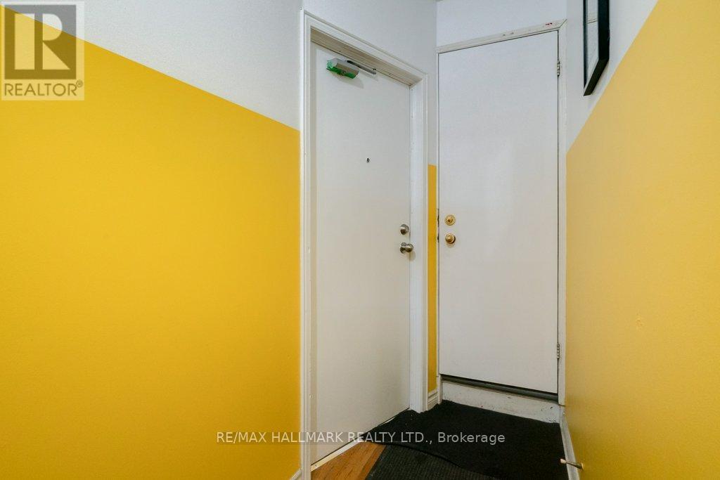 Upper - 817 Pape Avenue, Toronto, Ontario  M4K 3T2 - Photo 3 - E12152118