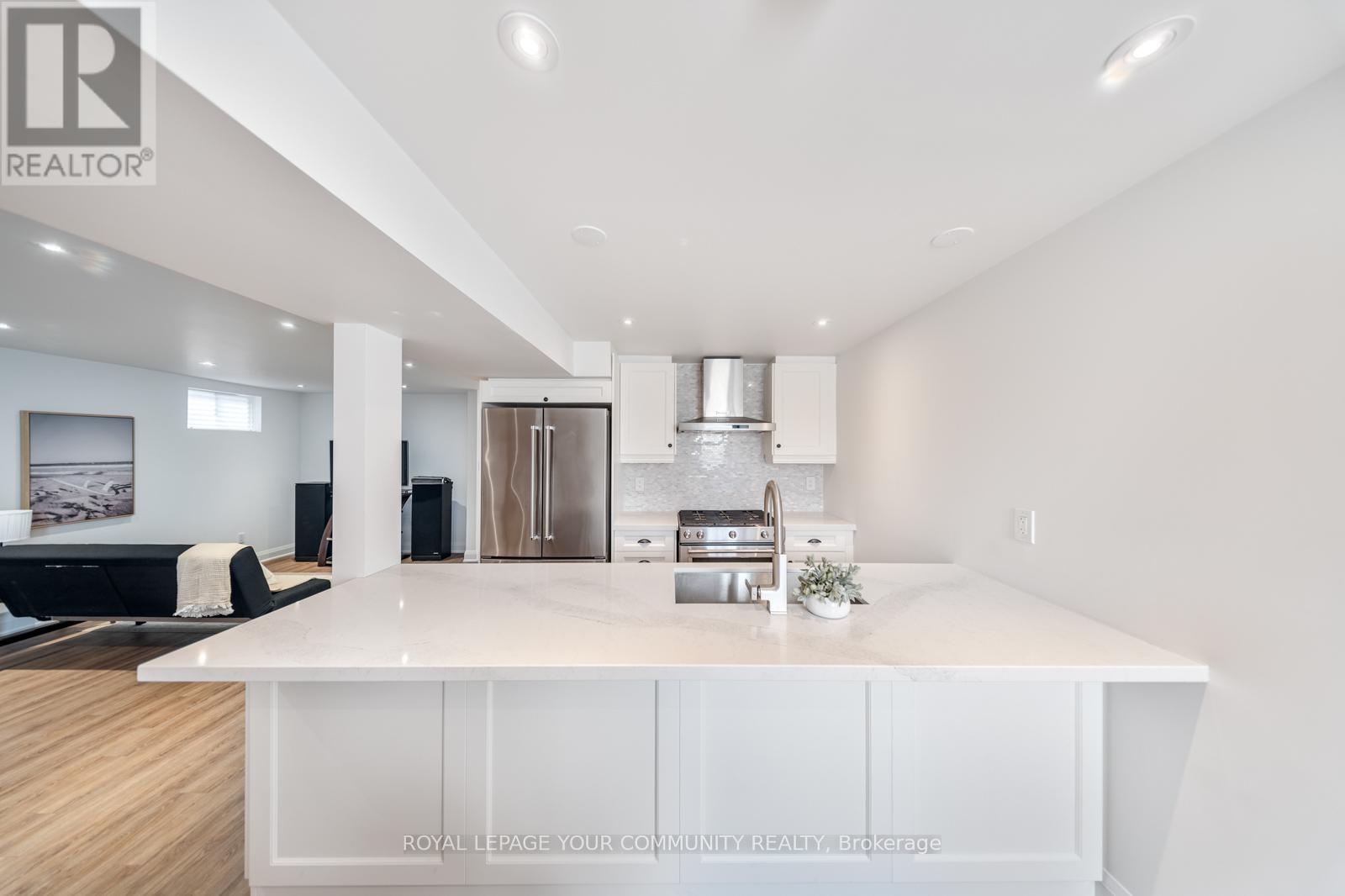 72 Ashburn Crescent, Vaughan, Ontario  L4L 1G9 - Photo 39 - N12152156