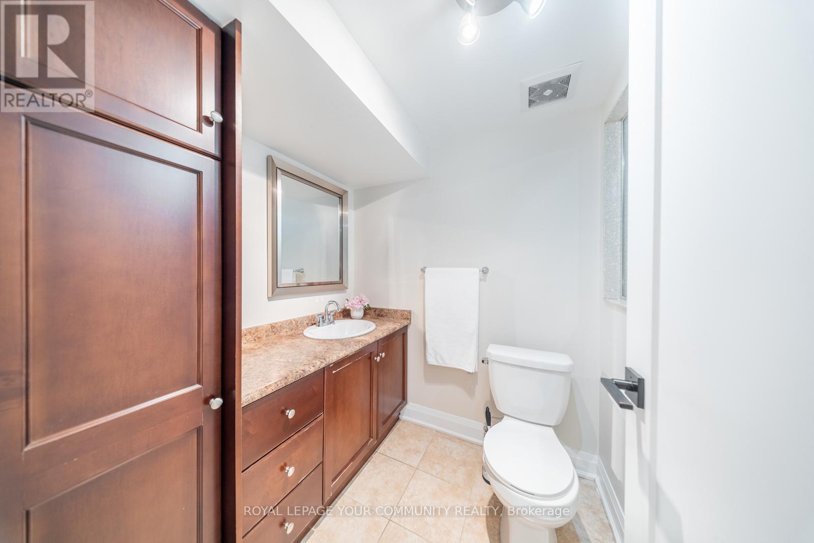 72 Ashburn Crescent, Vaughan, Ontario  L4L 1G9 - Photo 44 - N12152156