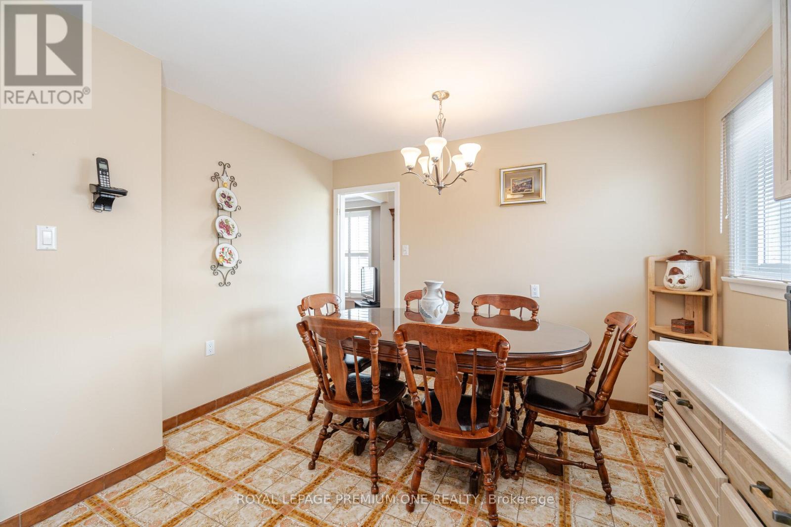 128 Hullmar Drive, Toronto, Ontario  M3N 2E6 - Photo 14 - W12152110