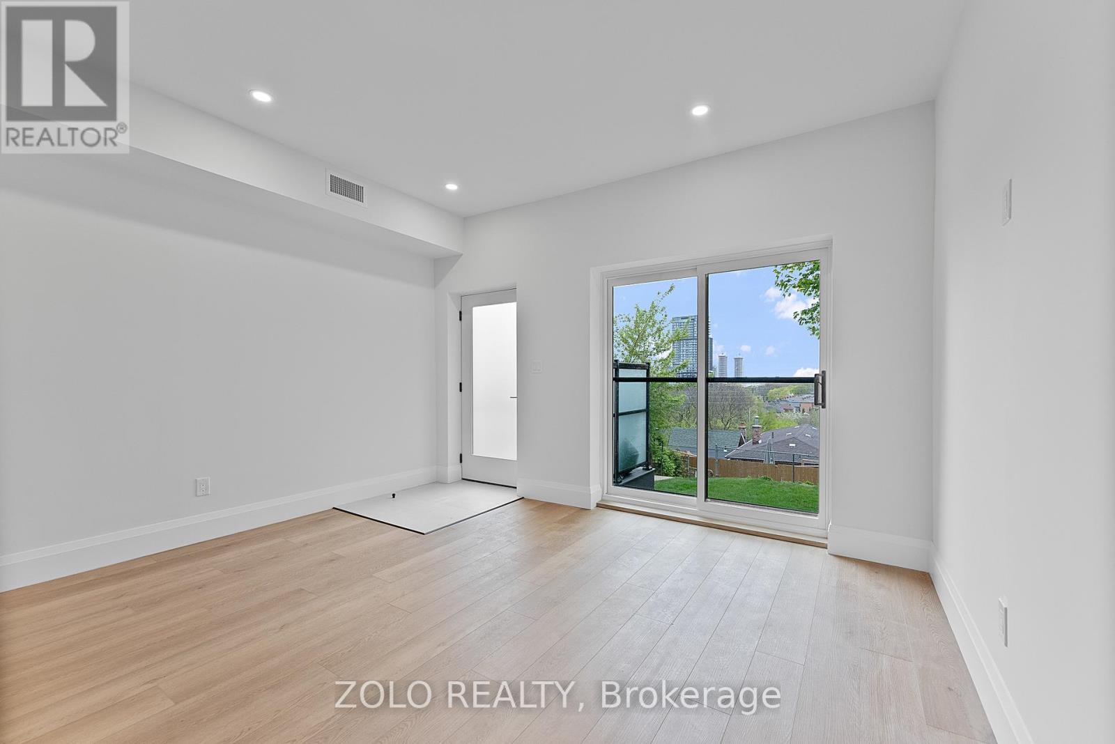 Main - 1556 Davenport Road, Toronto, Ontario  M6H 2J1 - Photo 10 - W12152113