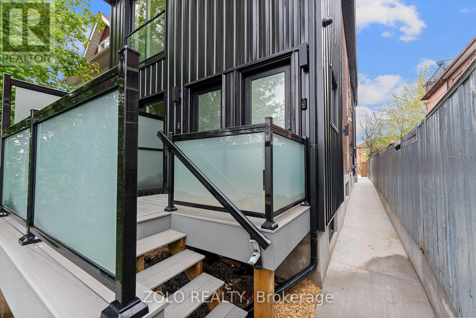 Main - 1556 Davenport Road, Toronto, Ontario  M6H 2J1 - Photo 4 - W12152113