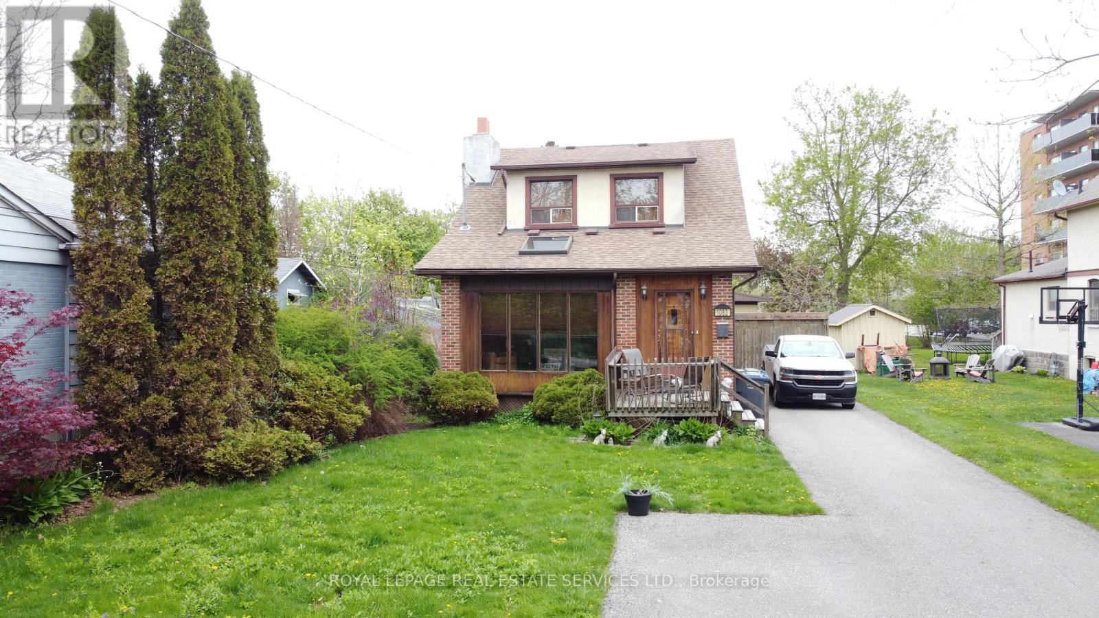 1083 Seneca Avenue, Mississauga (Port Credit), Ontario  L5G 3X4 - Photo 2 - W12152139