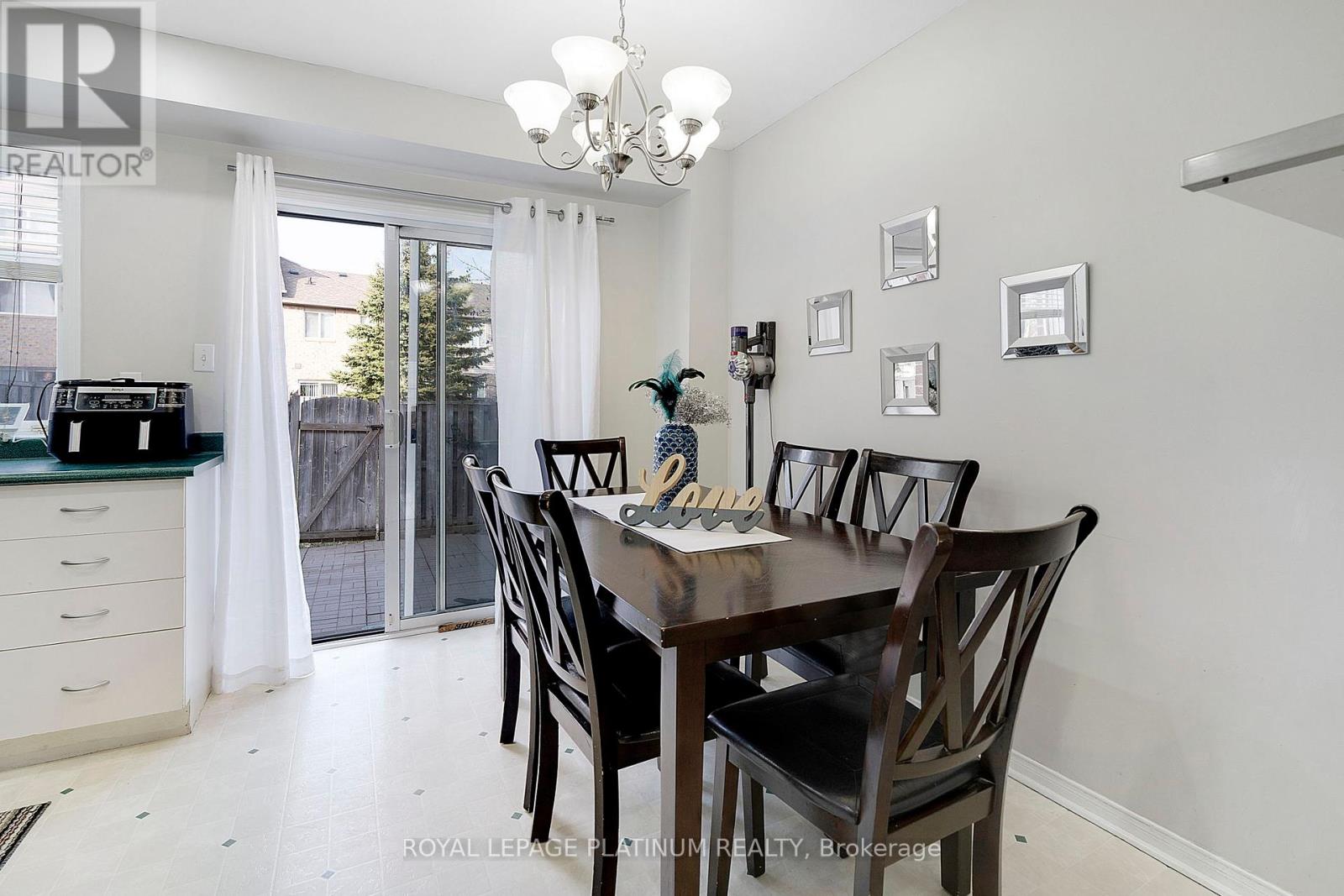 41 Spadina Road, Brampton, Ontario  L6X 4X6 - Photo 17 - W12152152