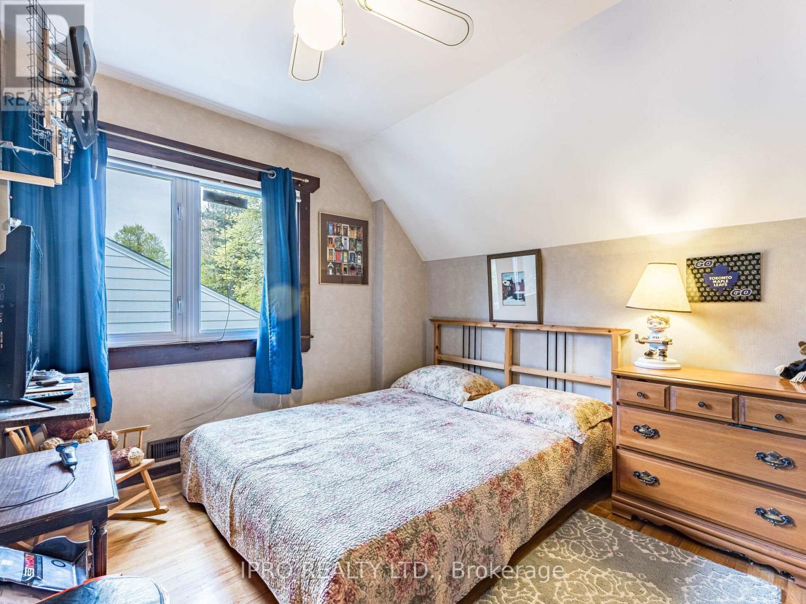 897 Johnathan Drive, Mississauga, Ontario  L4Y 1J7 - Photo 21 - W12152179