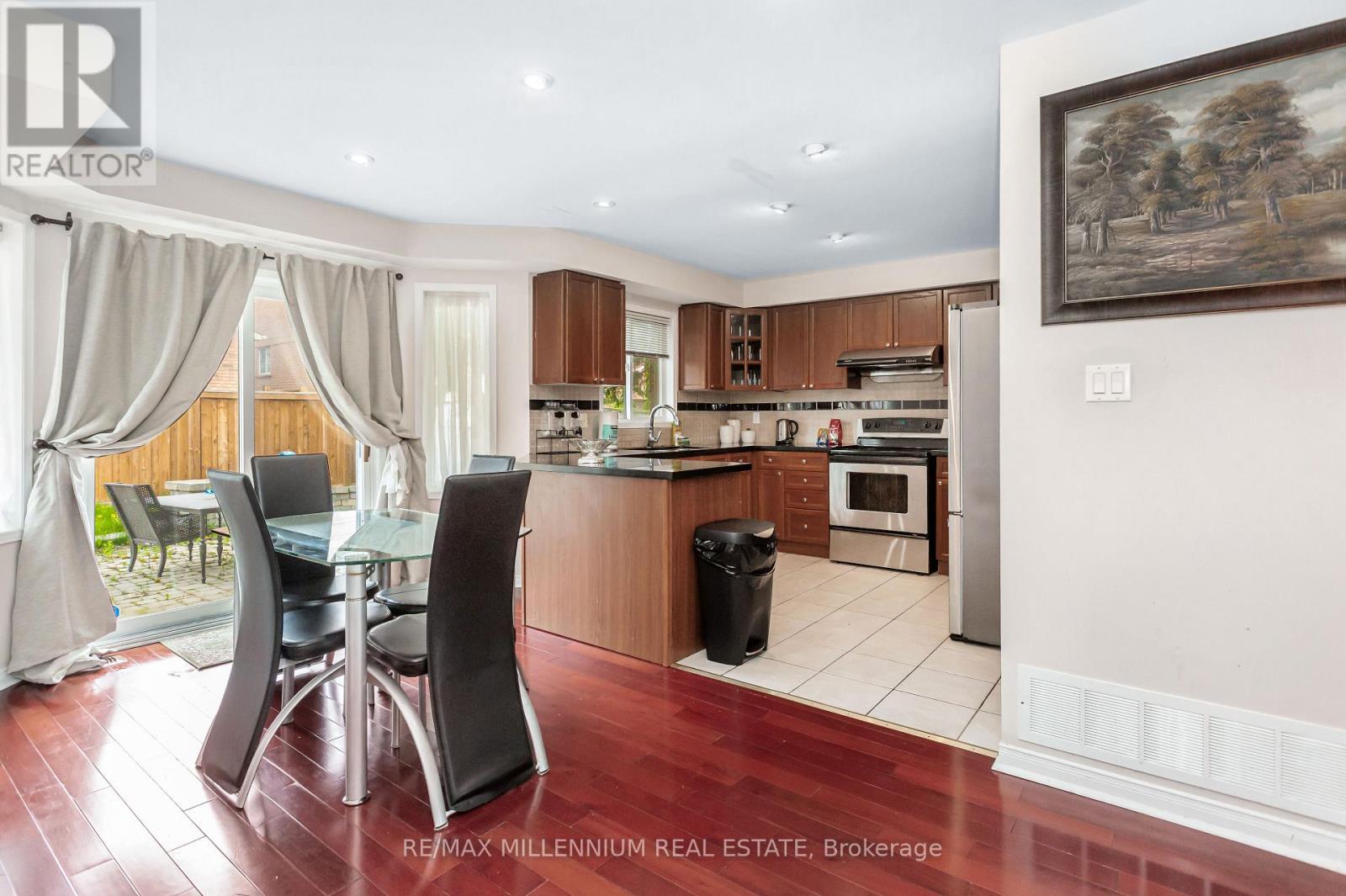 5525 Heatherleigh Avenue, Mississauga, Ontario  L5V 2L5 - Photo 10 - W12152227