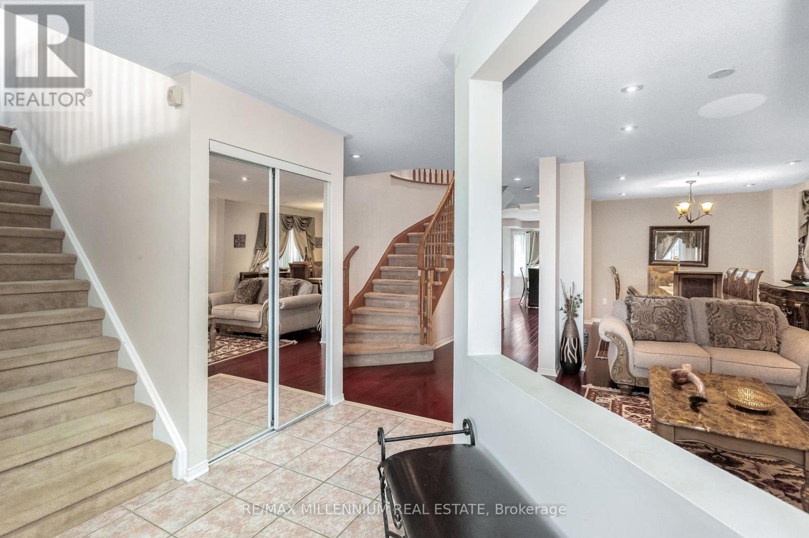 5525 Heatherleigh Avenue, Mississauga, Ontario  L5V 2L5 - Photo 7 - W12152227