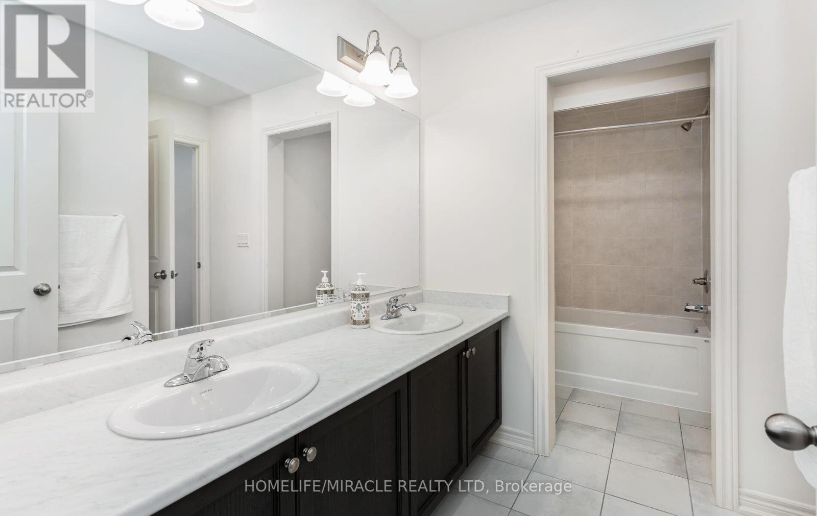 10 Elverton Crescent, Brampton (Northwest Brampton), Ontario  L7A 4Z4 - Photo 39 - W12152270