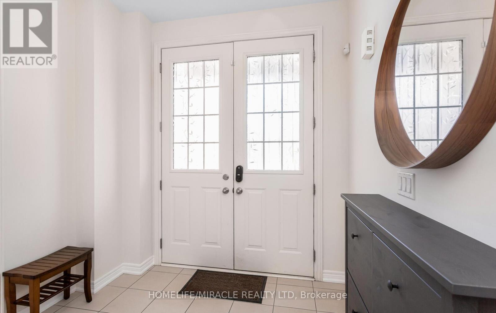 10 Elverton Crescent, Brampton (Northwest Brampton), Ontario  L7A 4Z4 - Photo 5 - W12152270