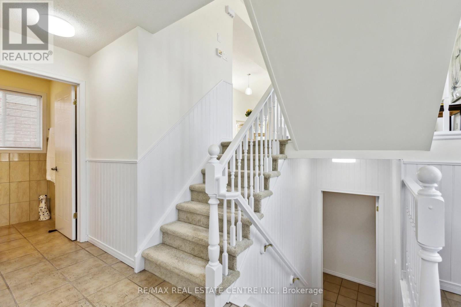 Property at 1 SILVERSMITH COURT image 4