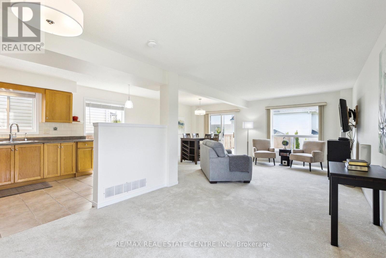 Property at 1 SILVERSMITH COURT image 5