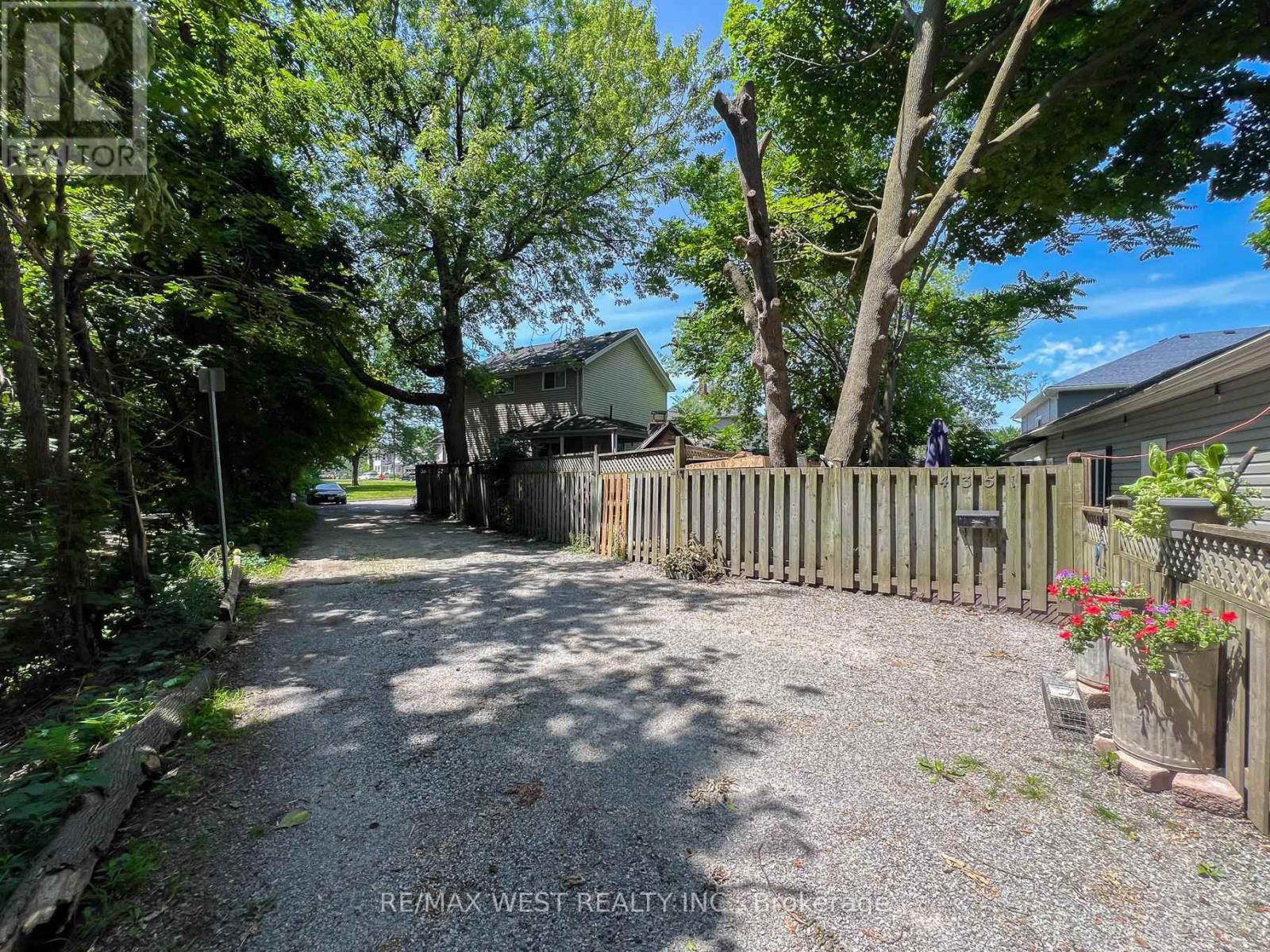 4351 Burch Place, Niagara Falls, Ontario  L2E 3R5 - Photo 2 - X12152242