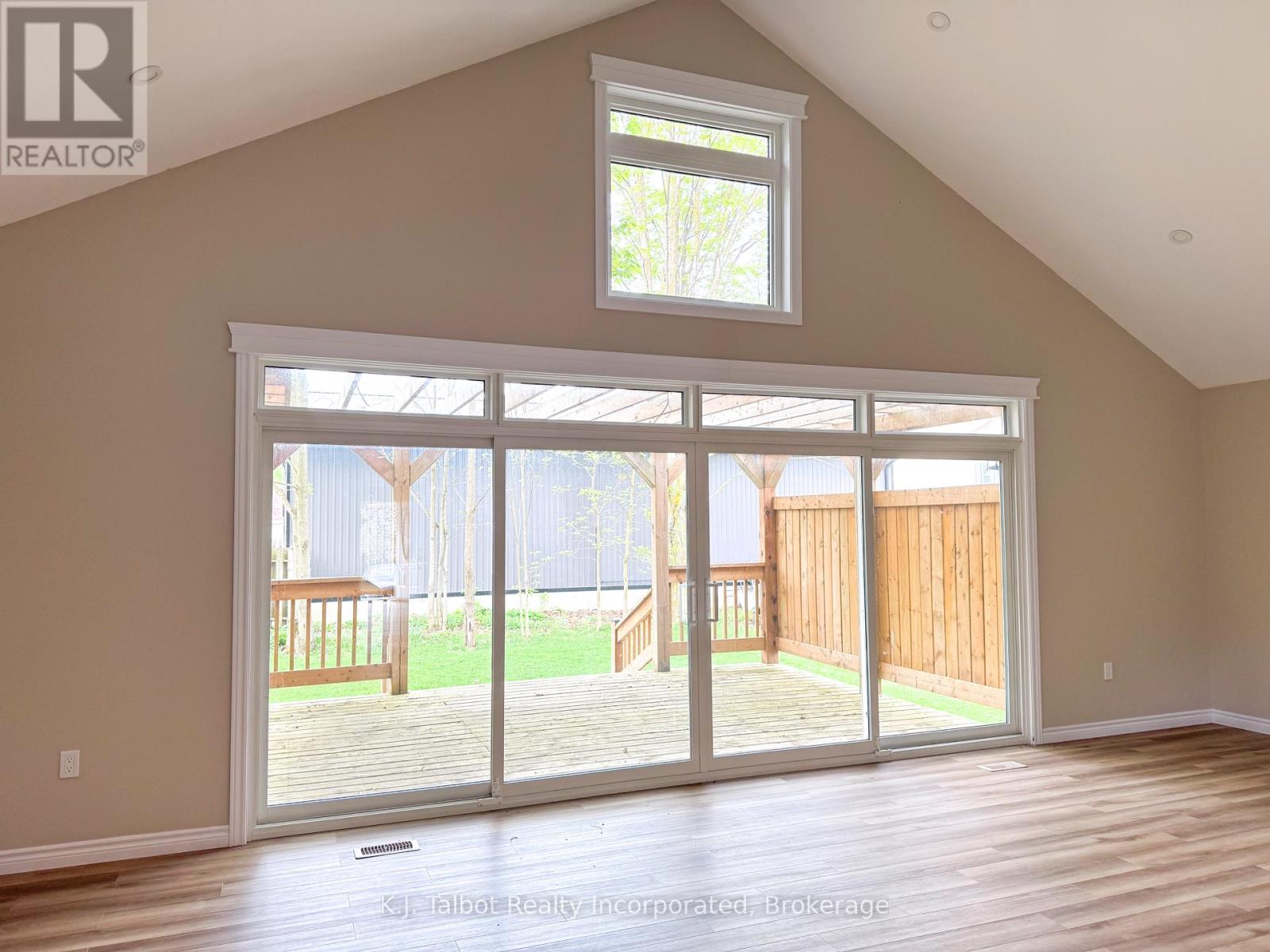52 Queen Street, Huron East, Ontario  N0G 1H0 - Photo 6 - X12152323