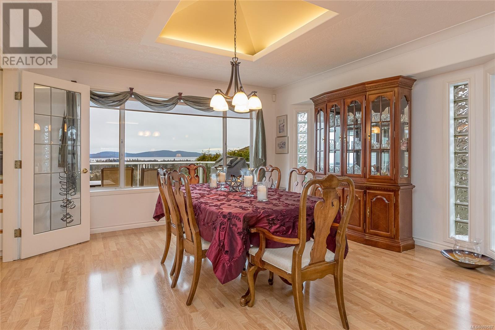 Property at 9939 Echo Hts image 3
