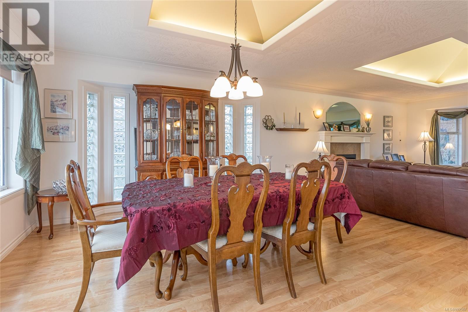 Property at 9939 Echo Hts image 5