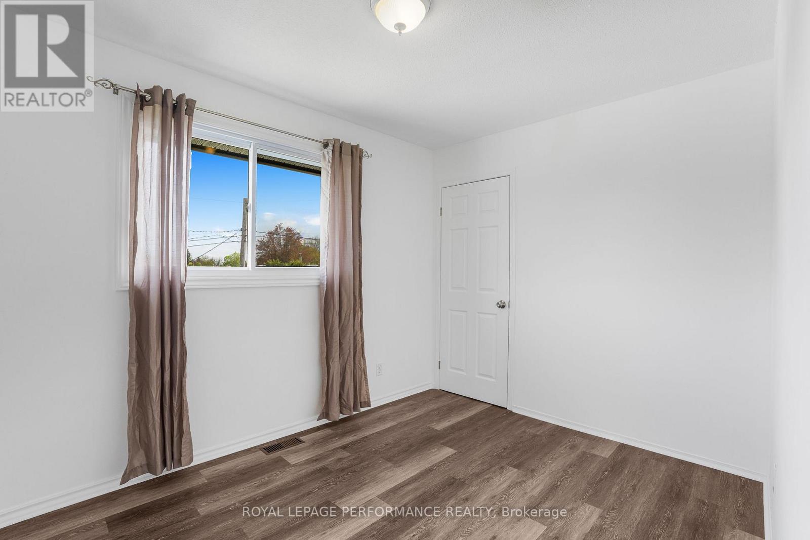 1407 Duford Drive, Ottawa, Ontario  K1E 1E4 - Photo 18 - X12152285